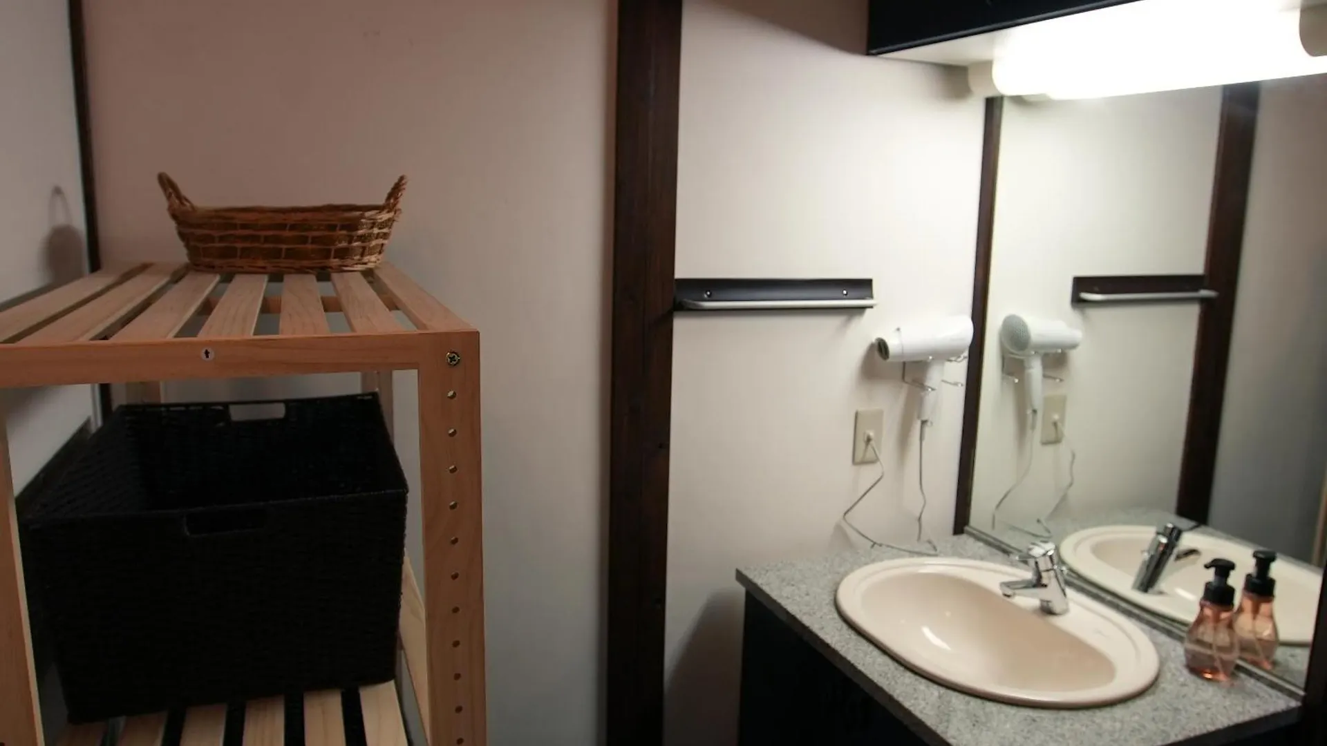 Kamiyashiki Private Hotel - Self Check-In Only Osaka 0*,  Japonia